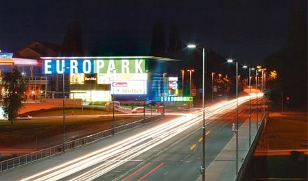 Manchester Mall road lighting